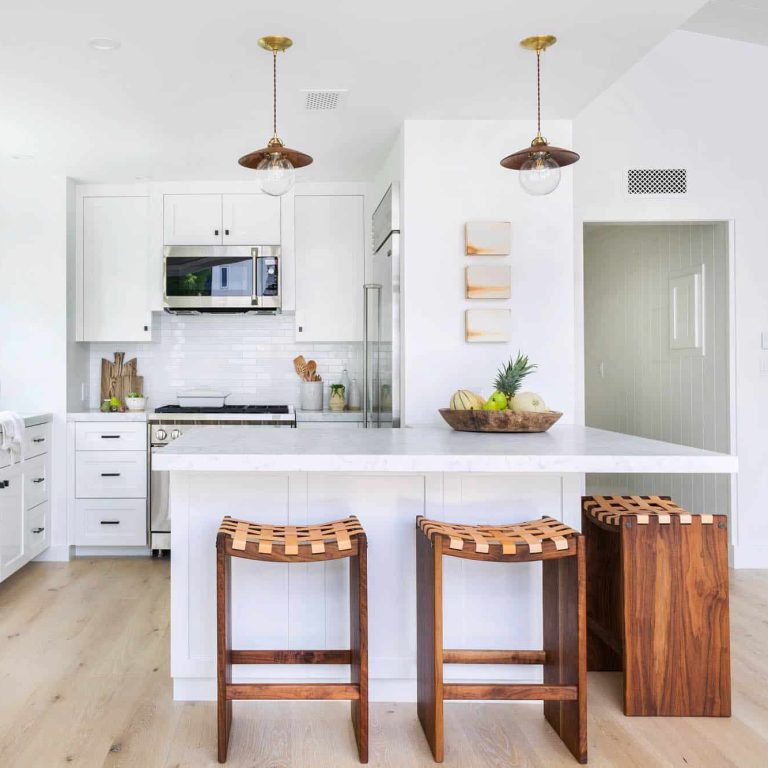 MindyGayerDesignCo._Whitekitchenwithbotanicals-9aba972bfb684c82beeb974127a658ce