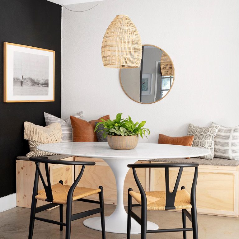 modern-banquette-tulip-table-black-wall-AAO9RpWcaMD9vdKwkqlAMt-b7e17aa3adf74a7c8a8ae2adc315a2e2