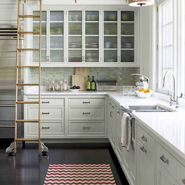 gallery-1429911270-pwoder-blue-kitchen-walls-0114