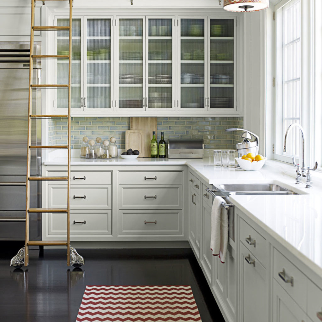 gallery-1429911270-pwoder-blue-kitchen-walls-0114