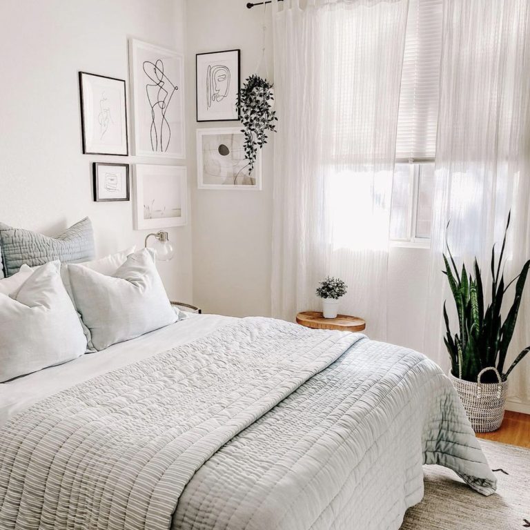 homeandspiritgrayandwhitebedroom-321041f1b06149b88b7b610d41a13301
