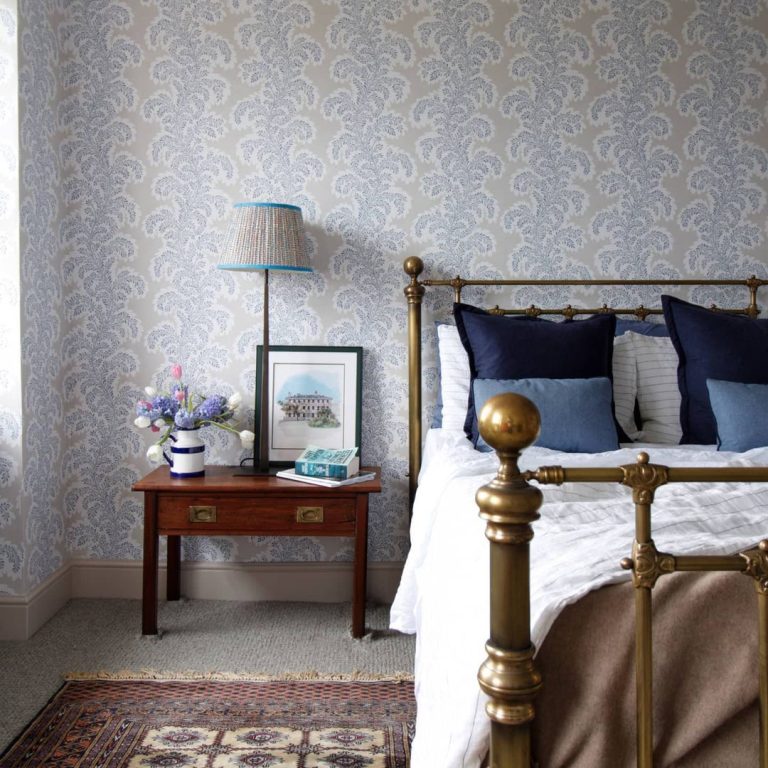 Larger_Trafalgar_table_lamp_with_Caribbean_Jenga_shade_Photo_Manwithahammer